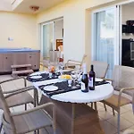 Malibu Mansions By The By Alfresco *